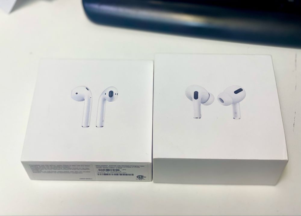 Гарнитура AirPods