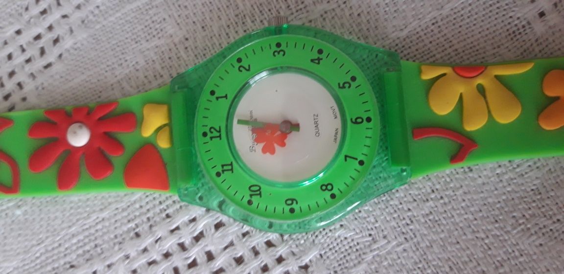 Zegarek z kolorowym paskiem na baterie