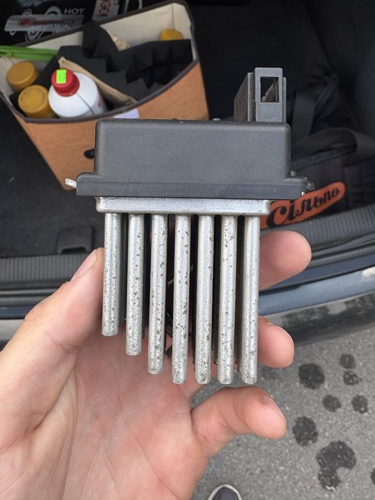 Регулятор ( реле ) отопителя салона Audi a6c5