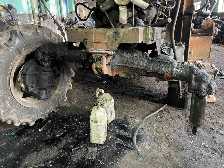 Передній ведучий міст на трактор МТЗ 82.