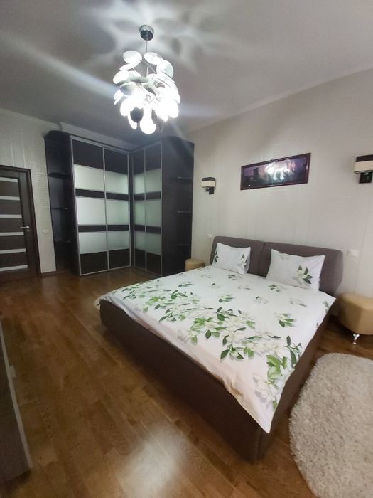 Троєщина.  Дизайнерська VIP квартира вул.  Лаврухіна.  ТРЦ "Район"