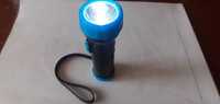 Фонарь LED работает от одной пальчиковой батарейки или аккумулятора