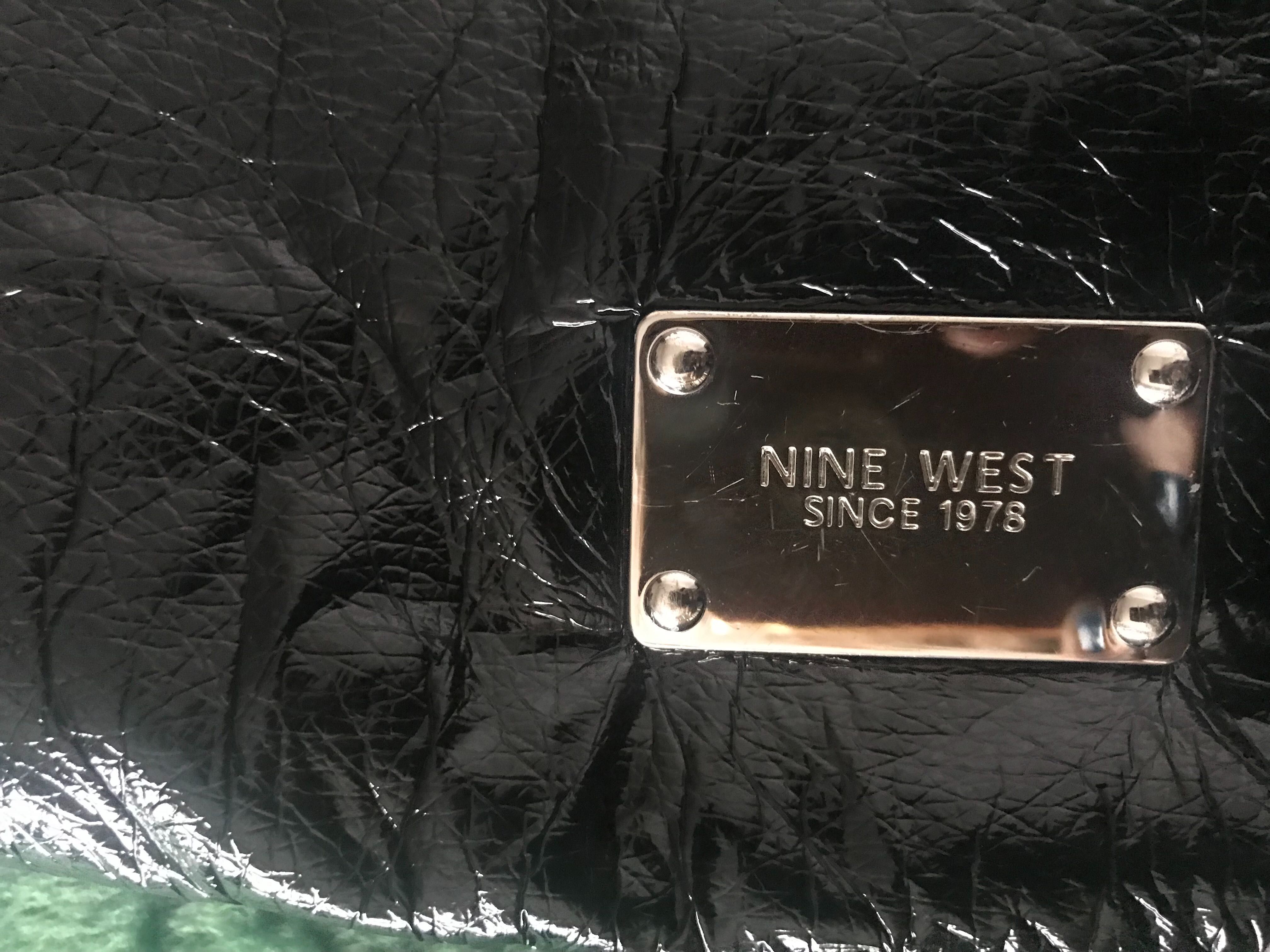 Torebka Ninę West z lakierowanej skóry naturalnej