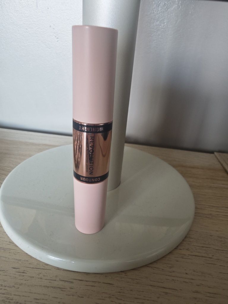 Revolution Fast Base sztyft do konturowania. Medium