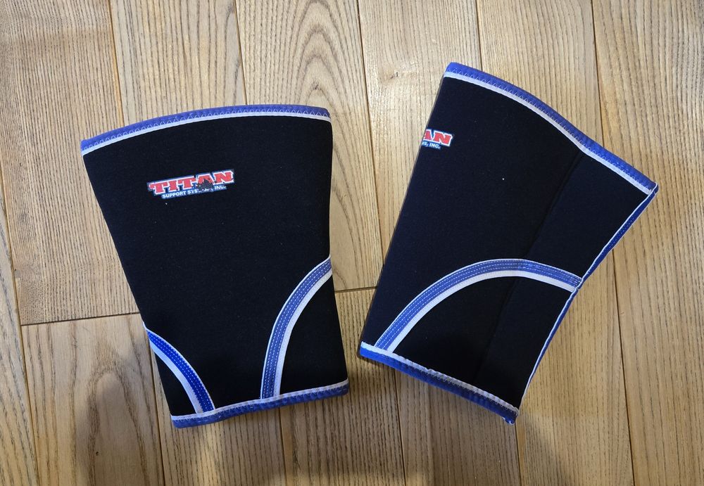 Наколінники Titan