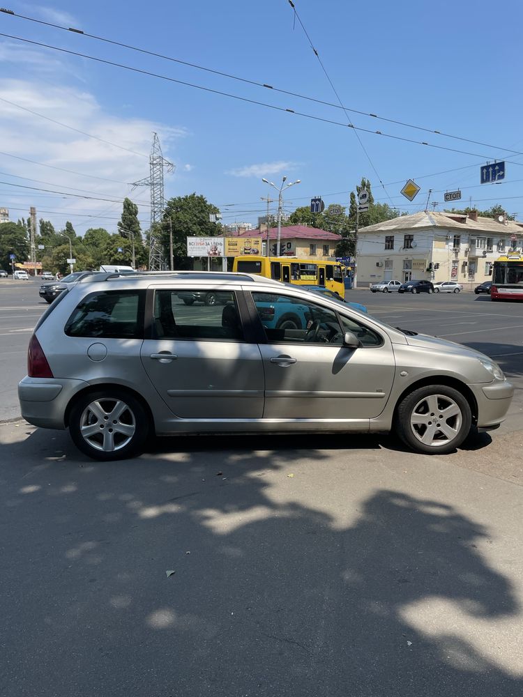 Peugeot 307sw 2 л турбодизель 7 мест
