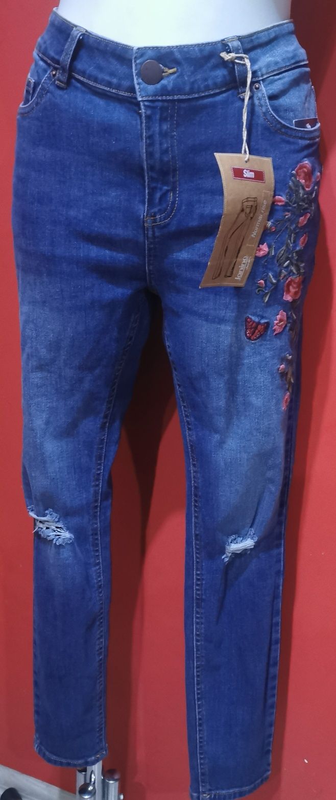Spodnie jeansy dziury hafty kwiaty wyższy stan