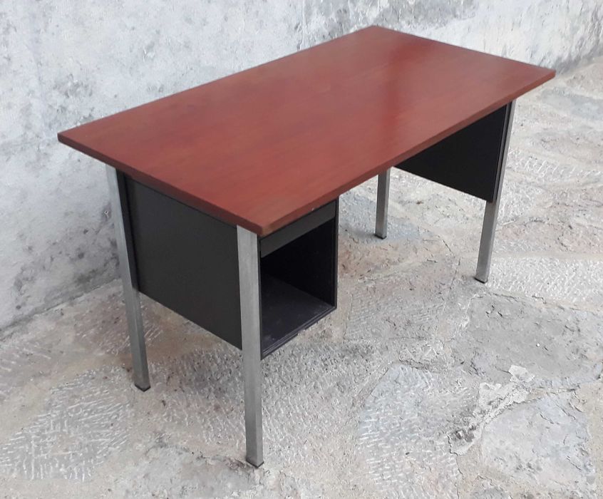 Secretária"vintage"(anos'70): tampo madeira + base aço lacado,pés inox