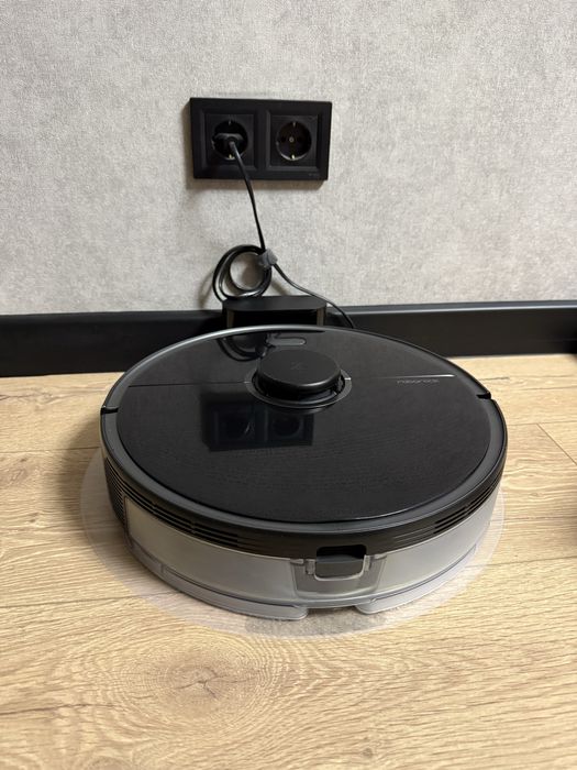 Продам робот пылесос roborock s5 max в почти новом состоянии