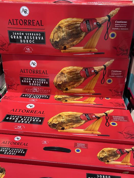 хамон у подарунковій коробці