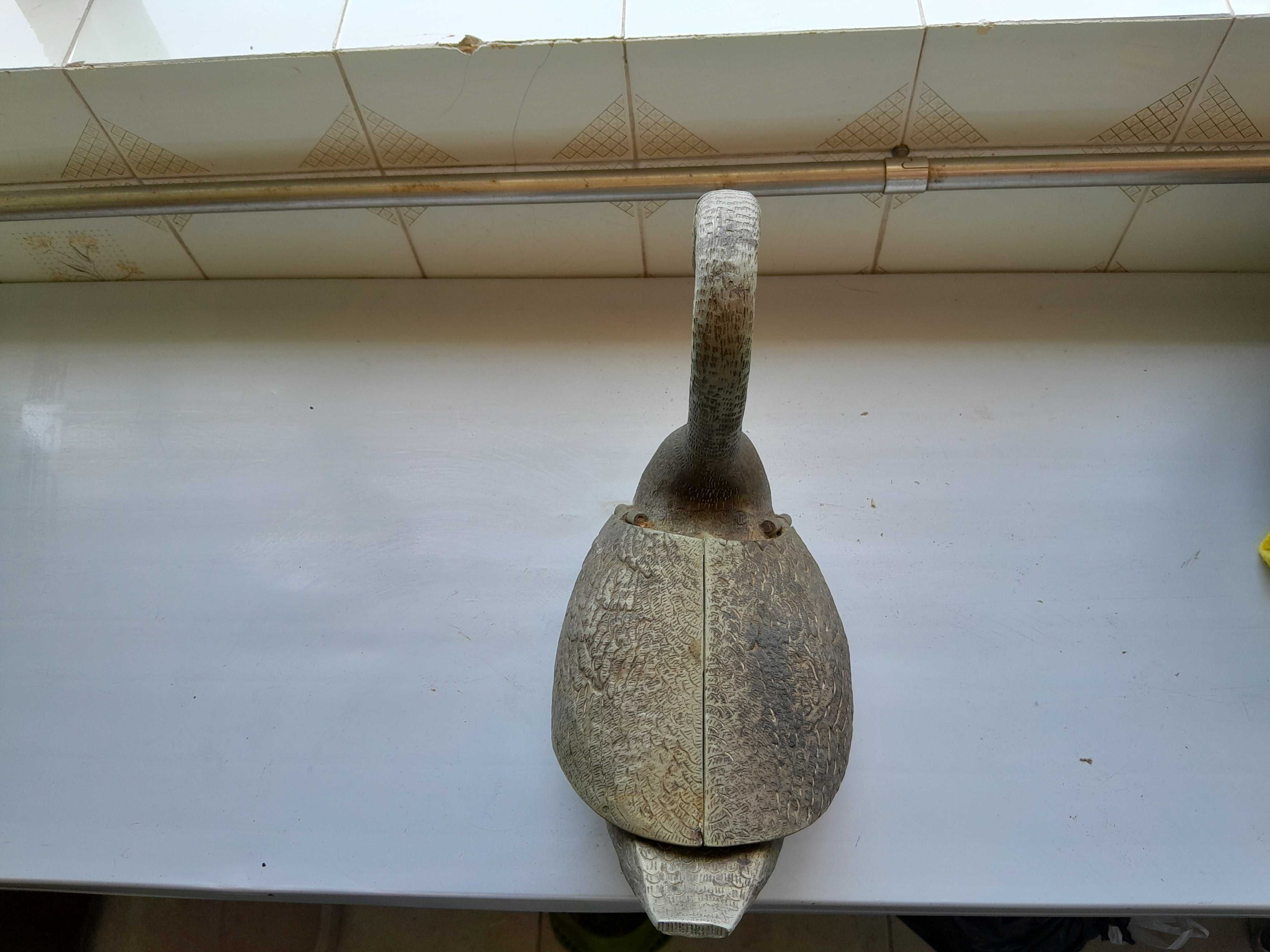 Pato decorativo em metal