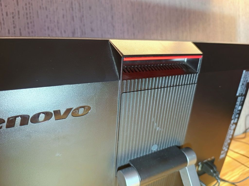Моноблок Lenovo в дуже гарному стані Intel