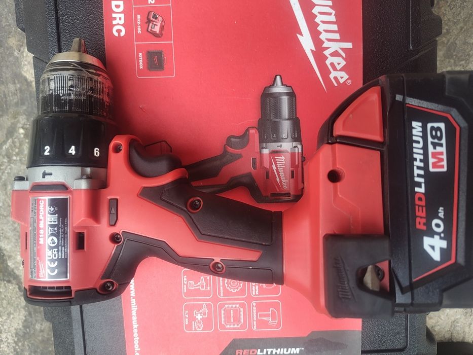 Wkrętarka Milwaukee M18 BLPDRC z Aku 4.0 Ah