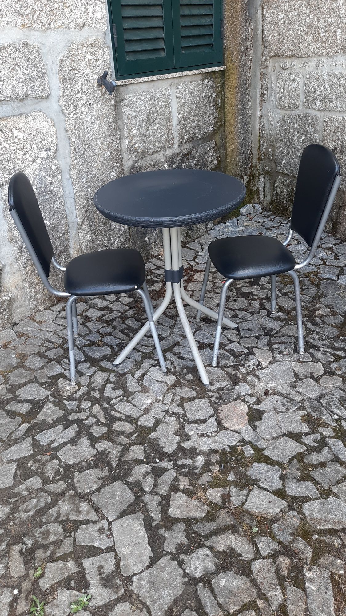 Mesas em bom estado