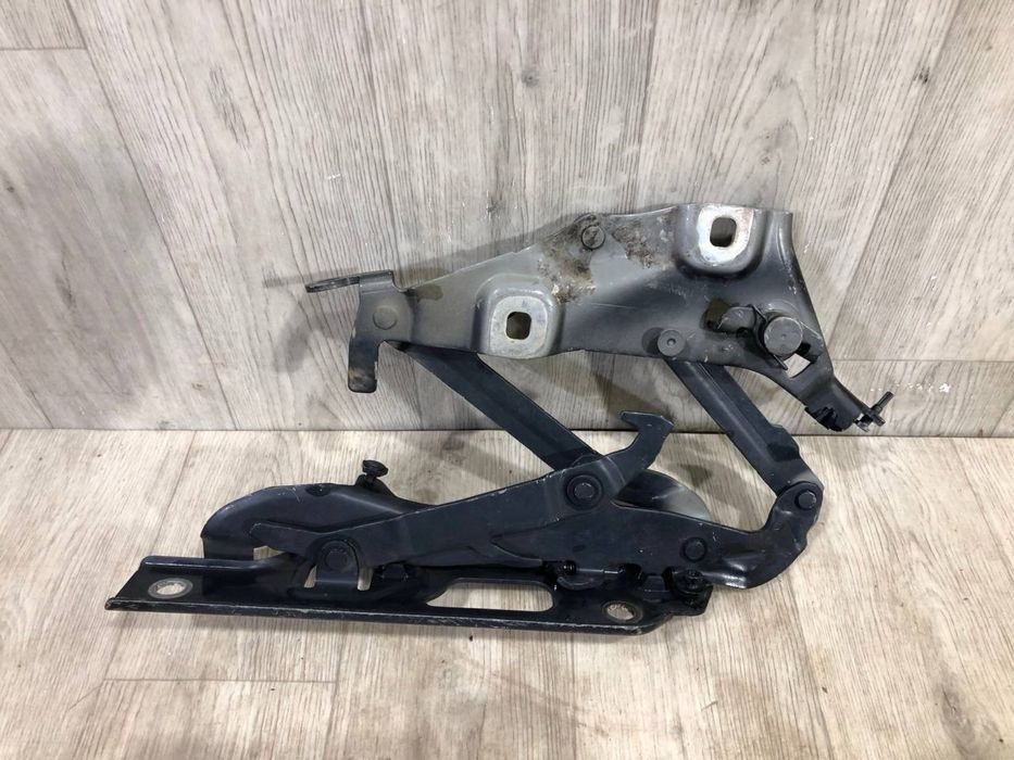 Петля капота левая Audi A6 C7 (2014-2018 г.) кріплення капоту