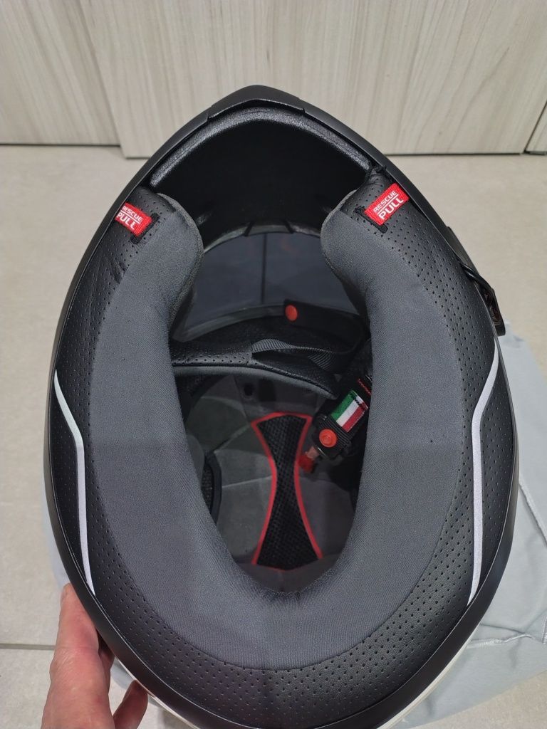 Kask motocyklowy Agv k6 hyphen M/L Czytaj opis.