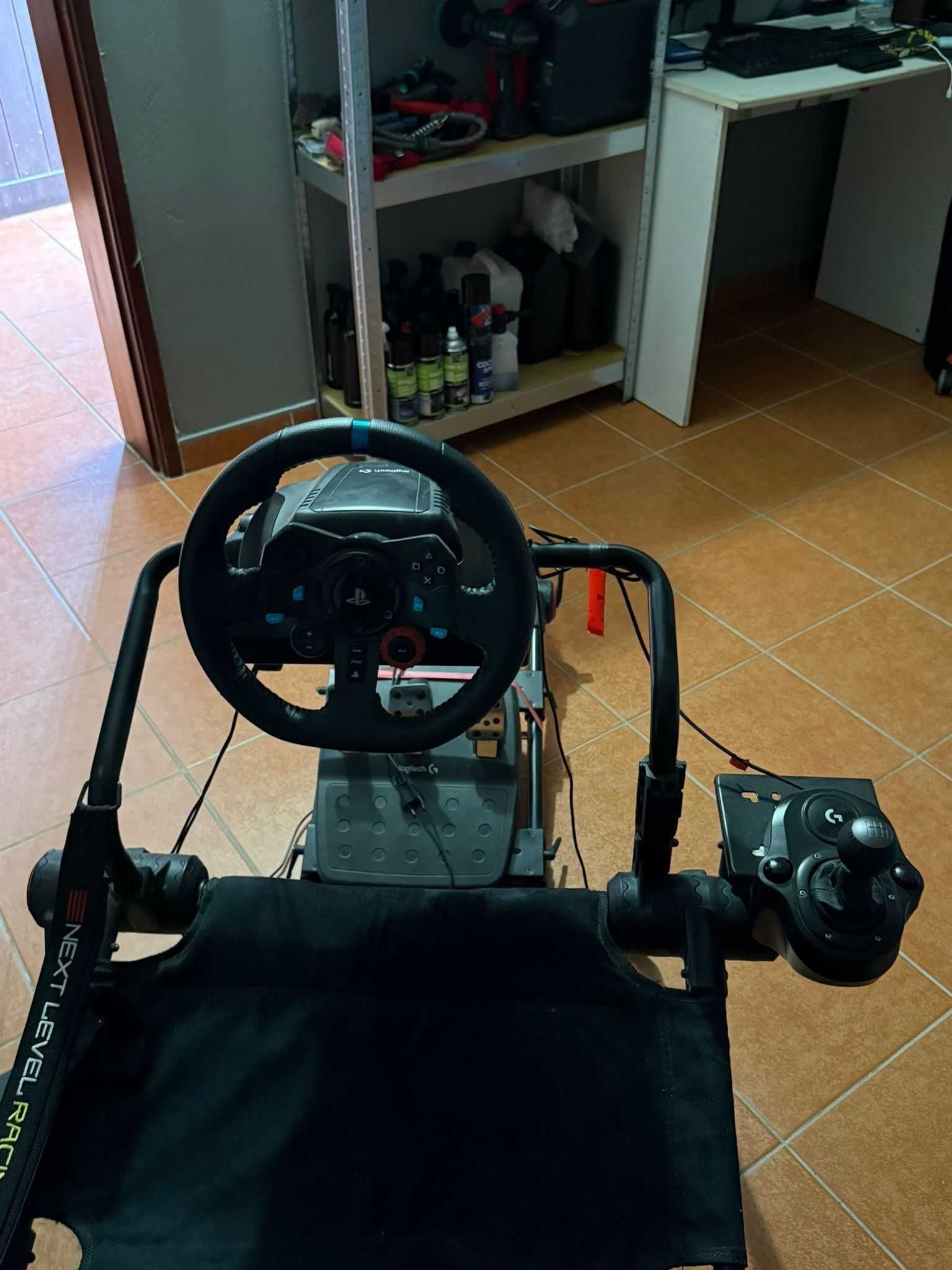 Volante G29 com manete de velocidades, cockpit (NextLevel Racing)