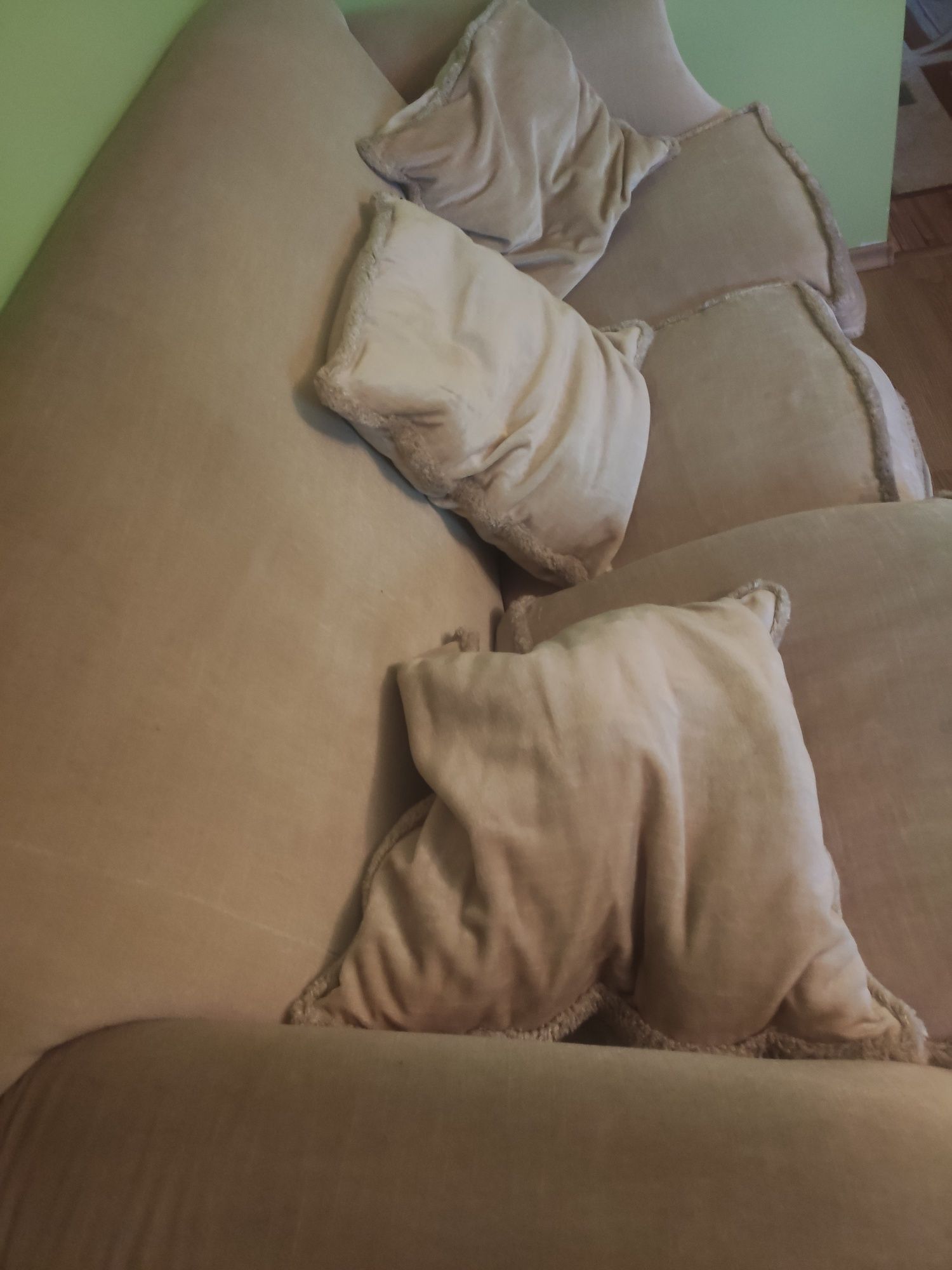 Sofa, kanapa  3 osobowa, nogi rzeźbione