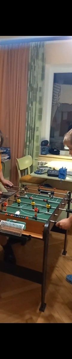 Игра - детский стационарный футбол.
