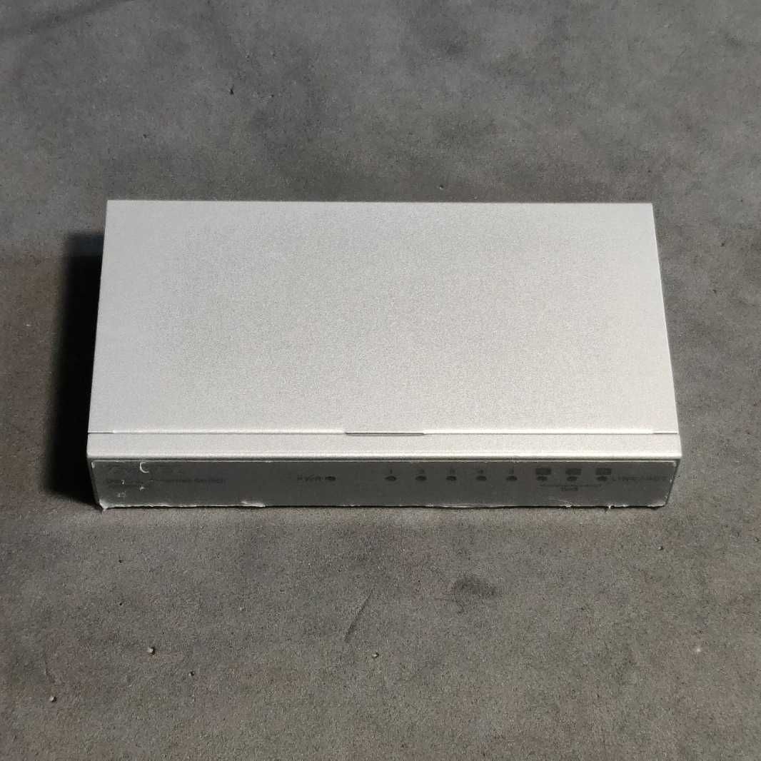 Switch Komputerowy Przekaźnik Ethernet 8 portów (8x10/100Mbit)