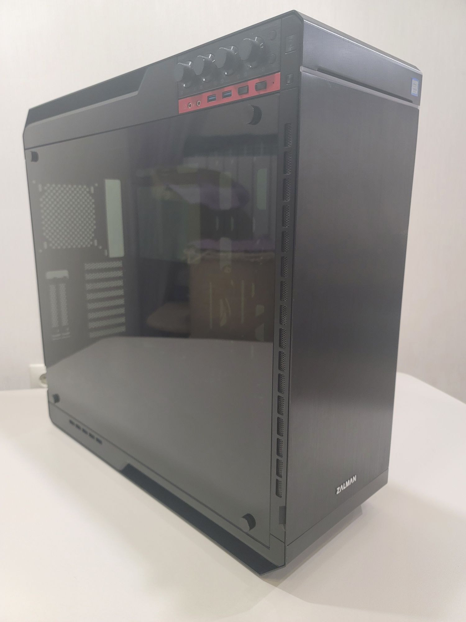 Продам премиальный корпус Zalman X7 Black