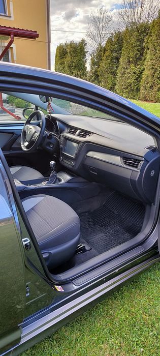 Toyota Avensis T27 Sedan