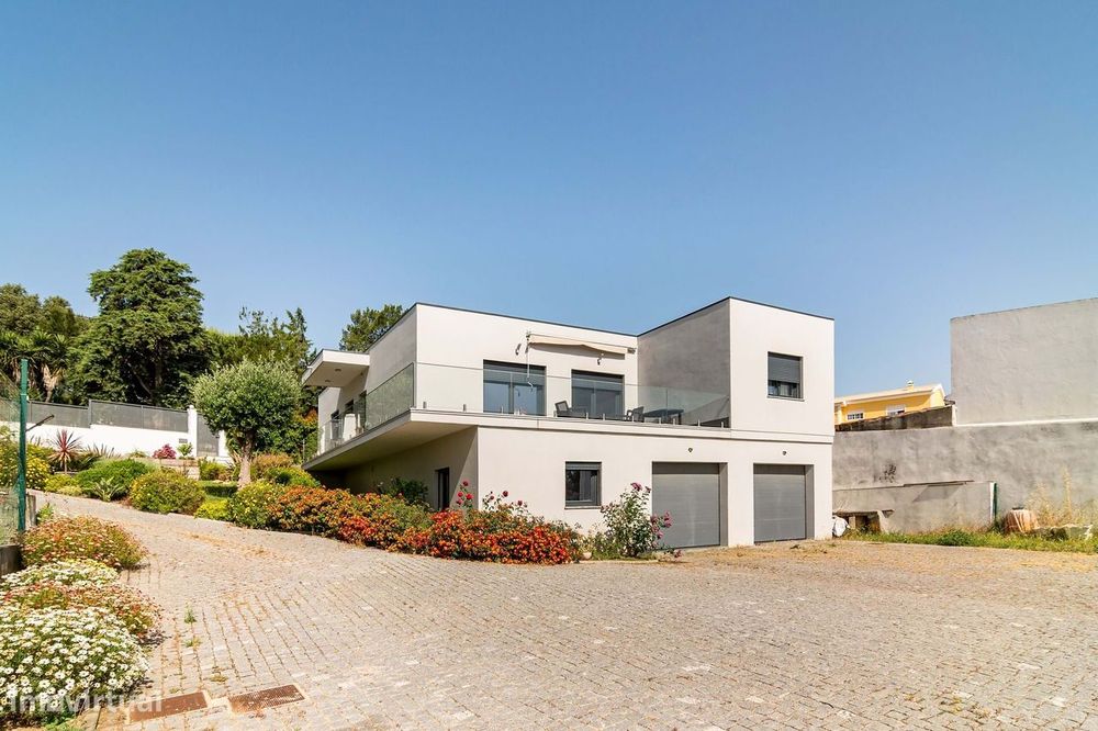 Moradia Moderna em Albarraque – Rio de Mouro | Av. Santa Isabel, 124 |