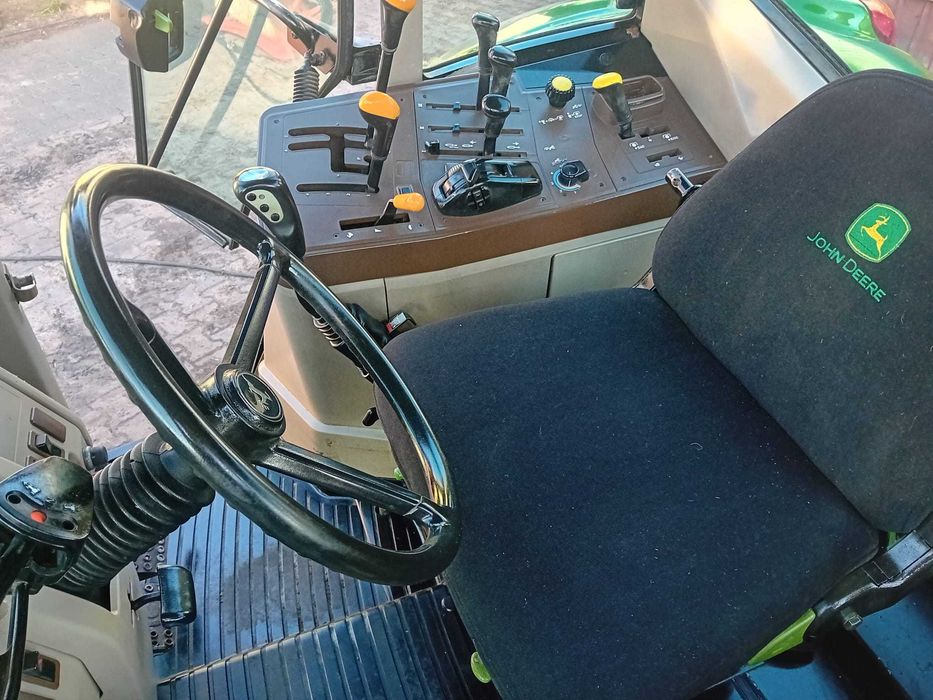 Ciągnik John Deere 6120 z turem