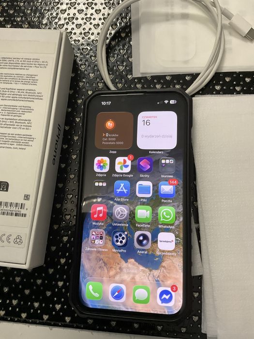 iPhone 13 128 GB Midnight + etui UAG + akcesoria, Bateria 87%