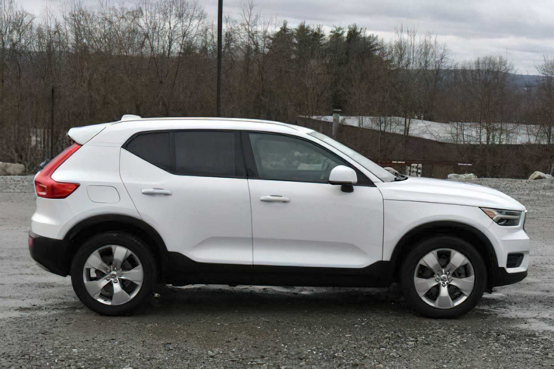 2020 Volvo XC40 T4 Momentum