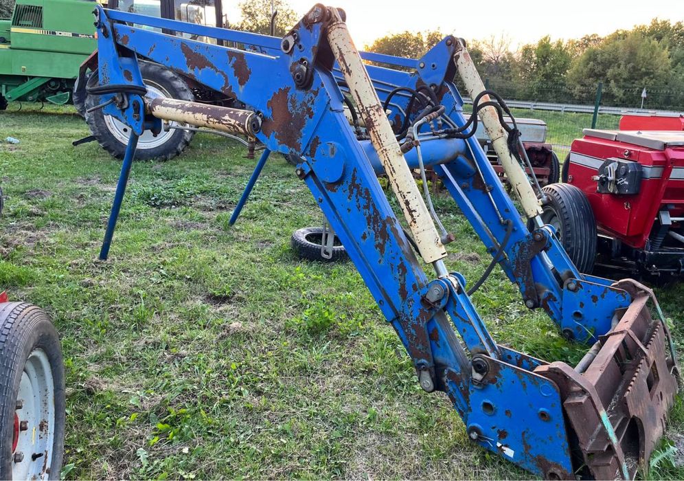 Продам фронтальний навантажувач