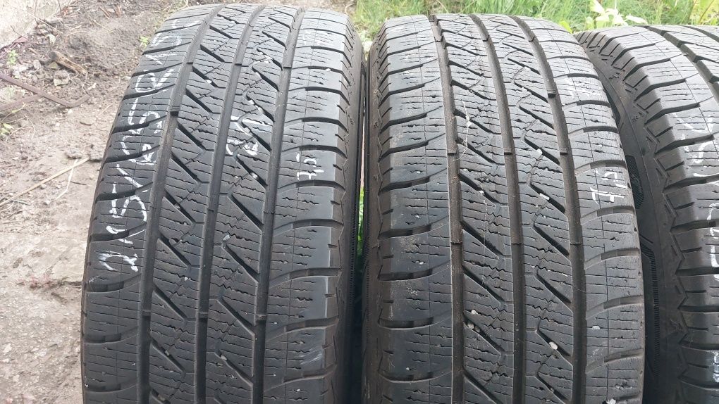 Opony całoroczne Goodyear 215/65R15C 2021 r.