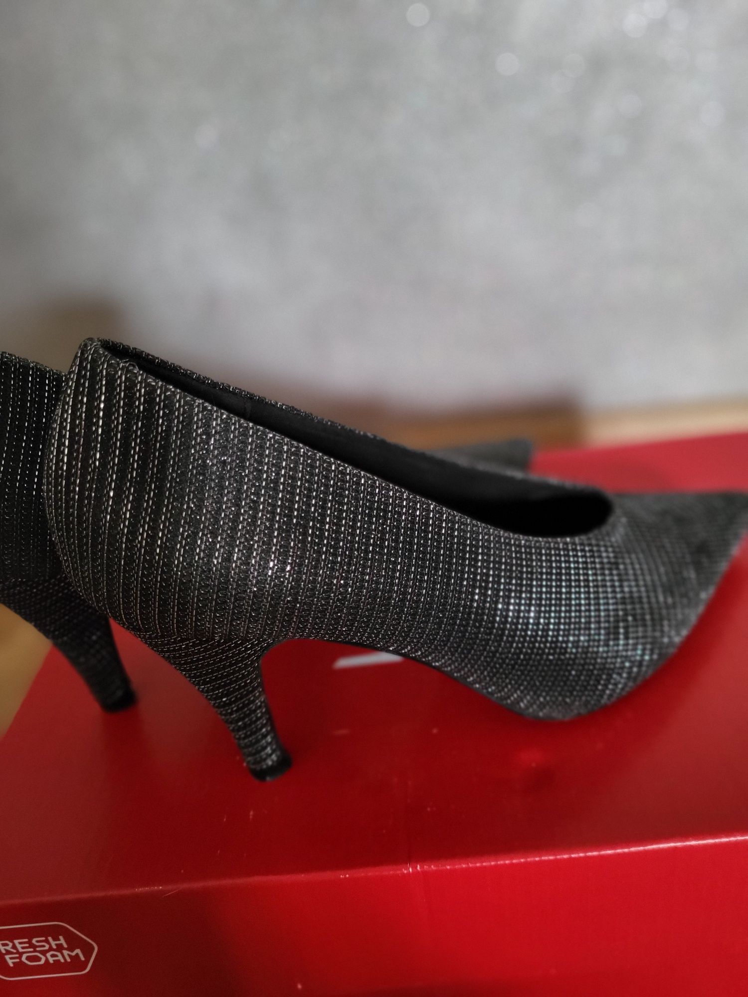 Srebrne błyszczące buty r. 39 (5,5)