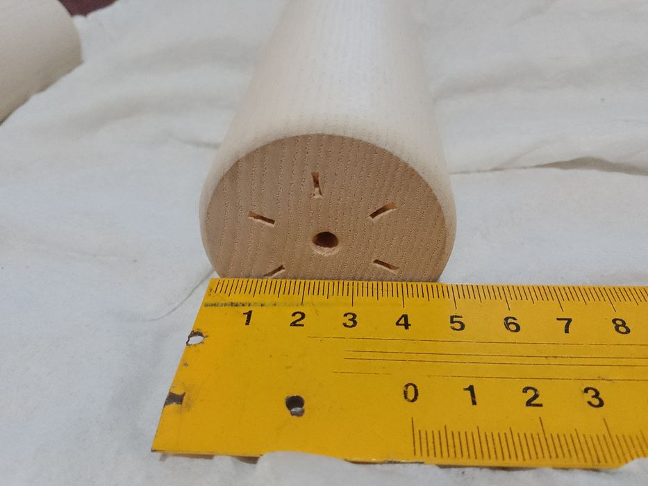 Ніжки дерев'яні. 2 шт одні 2 шт другі