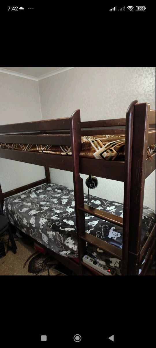 Детская двух яростная деревянная кровать. Б/у