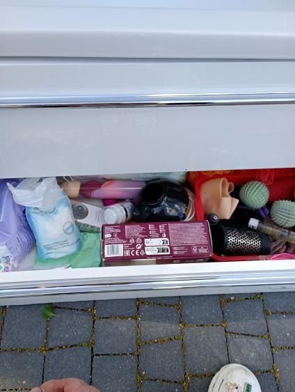 Szafka z umywalką, kranem i odpływem klik-klak