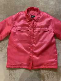 Куртка неонового розового цвета