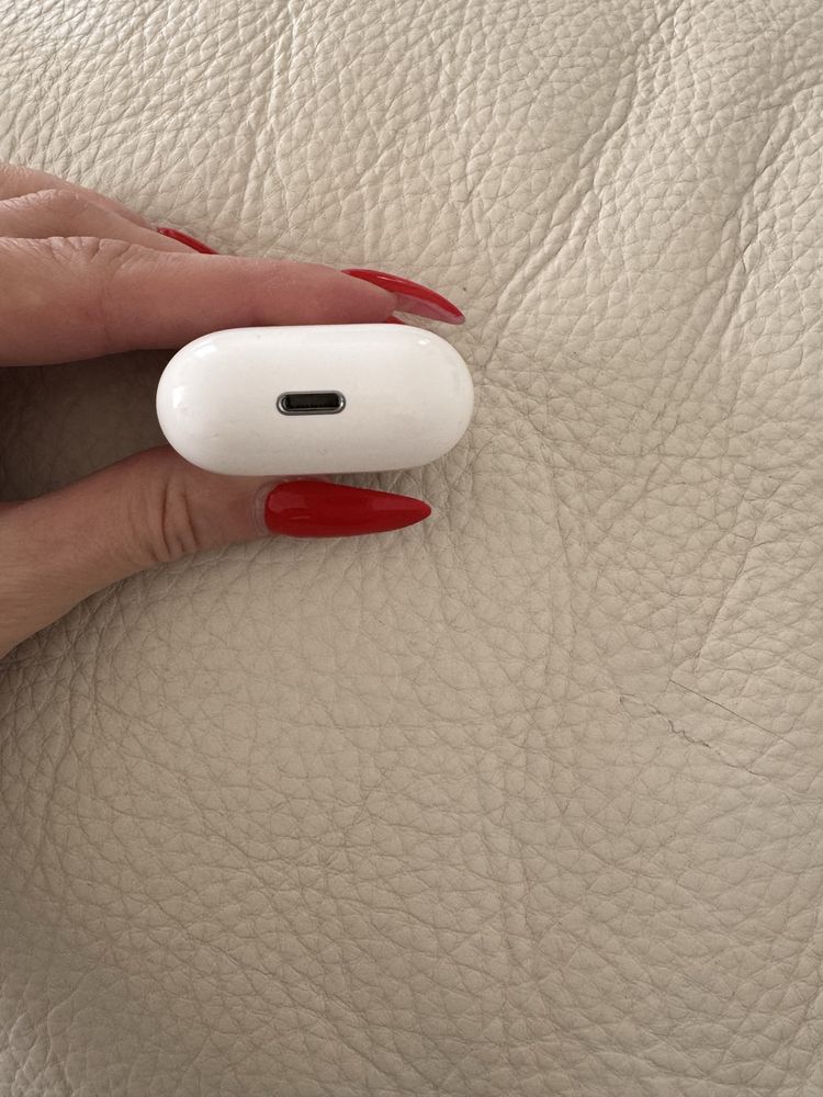 Apple AirPods 2 Case (Кейс) оригинал
