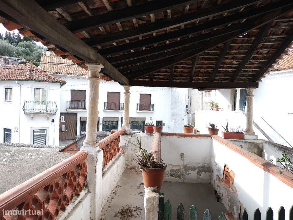 Moradia Antiga para reconstruir em Pernes