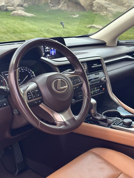 Lexus RX 2019 (карамельный салон)