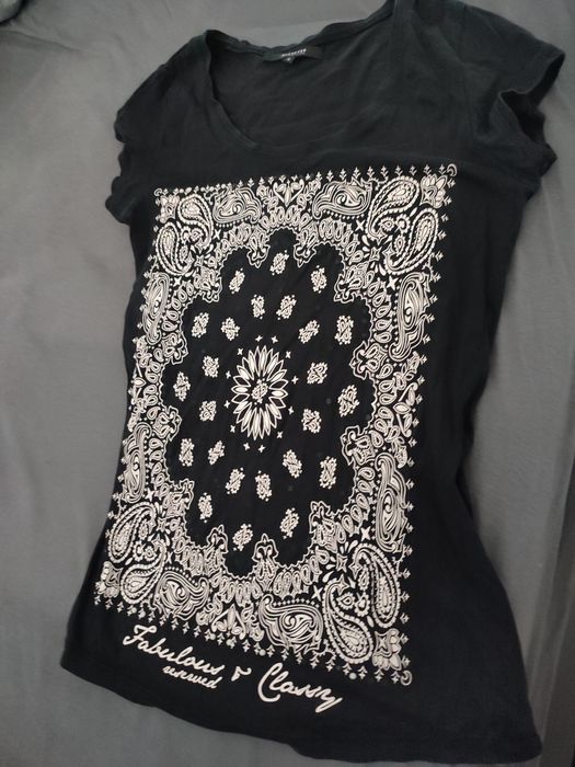 Czarna koszulka t-shirt z nadrukiem