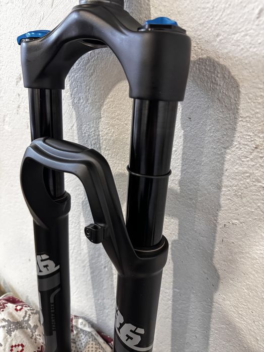 Amortyzator Fox 36 Rhythm Float 160 mm Boost 29”