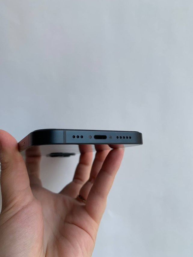 Продам Iphone 13