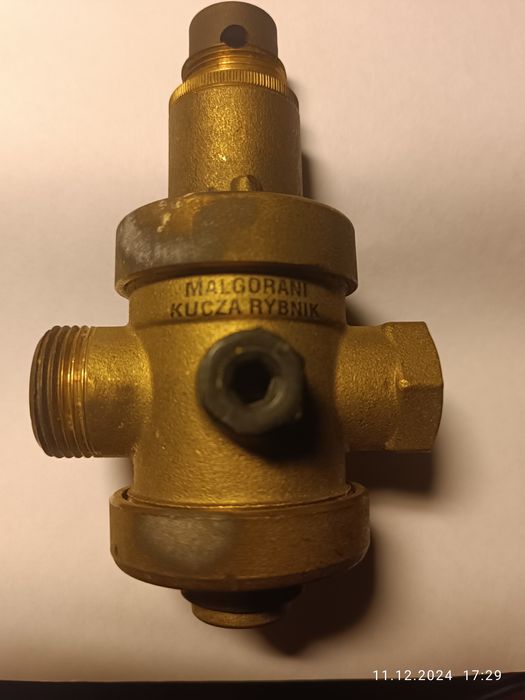 Регулятор давление води