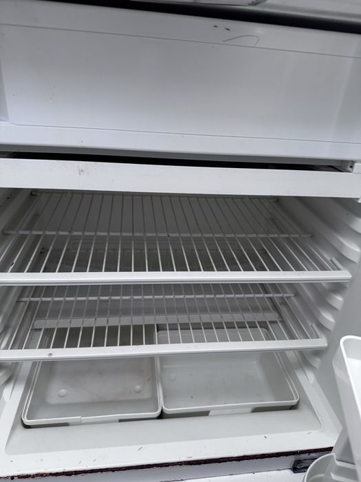 Vendo frigobar , a funcionar bem