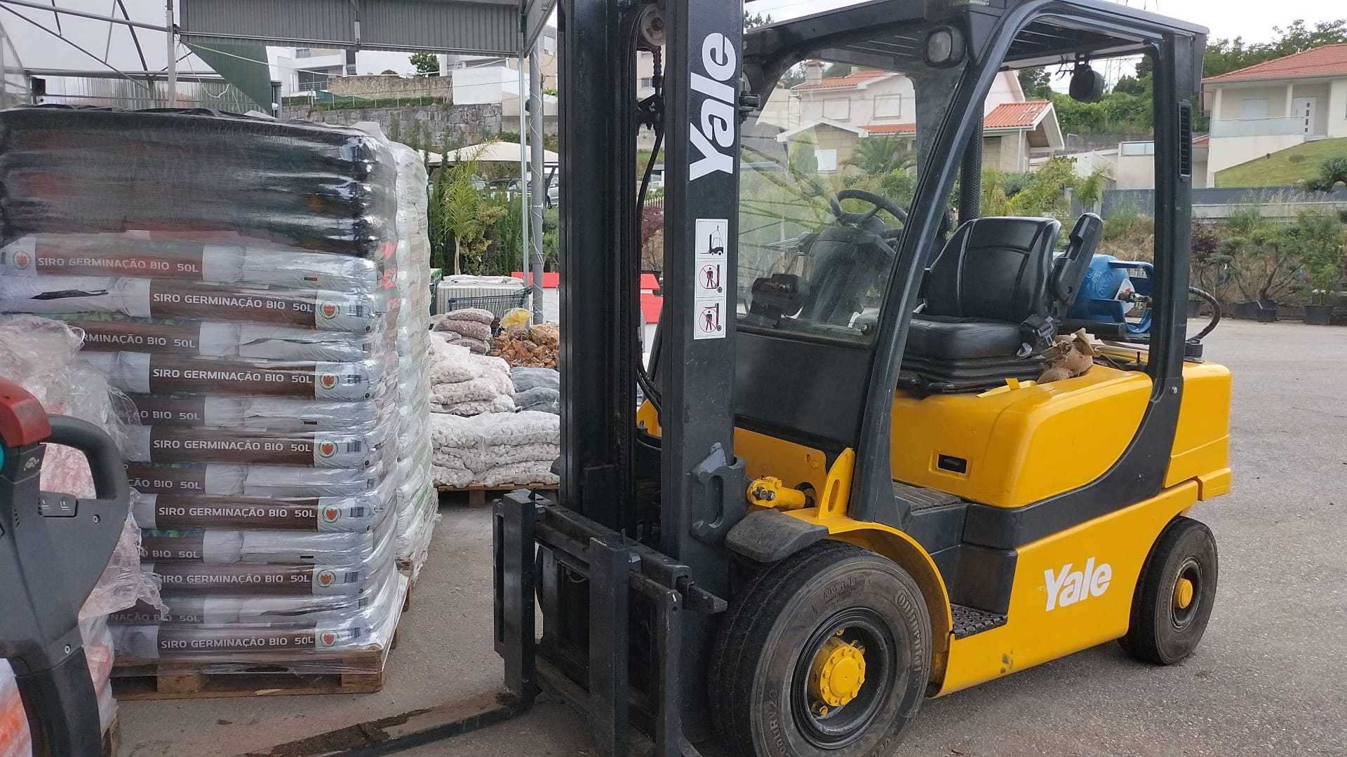 Empilhador gás hyster 2500kgs / 2730 horas / ANO 2016