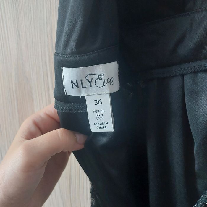 Czarna długa suknia s cekiny