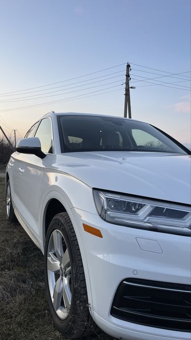 Audi Q5 2018 бензин 2.0 Premium Plus