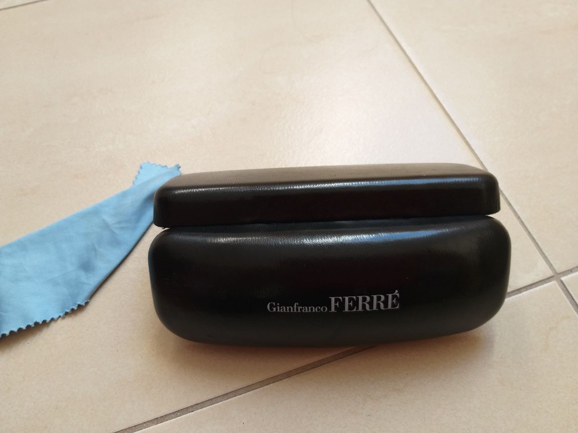 Gianfranco Ferre etui na okulary