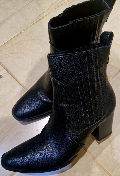 Czarne   botki 39